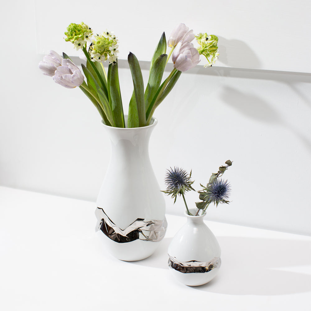 
            
                Load image into Gallery viewer, Talianna Oro Bud Vase, White w/Silver - ANNA New York
            
        